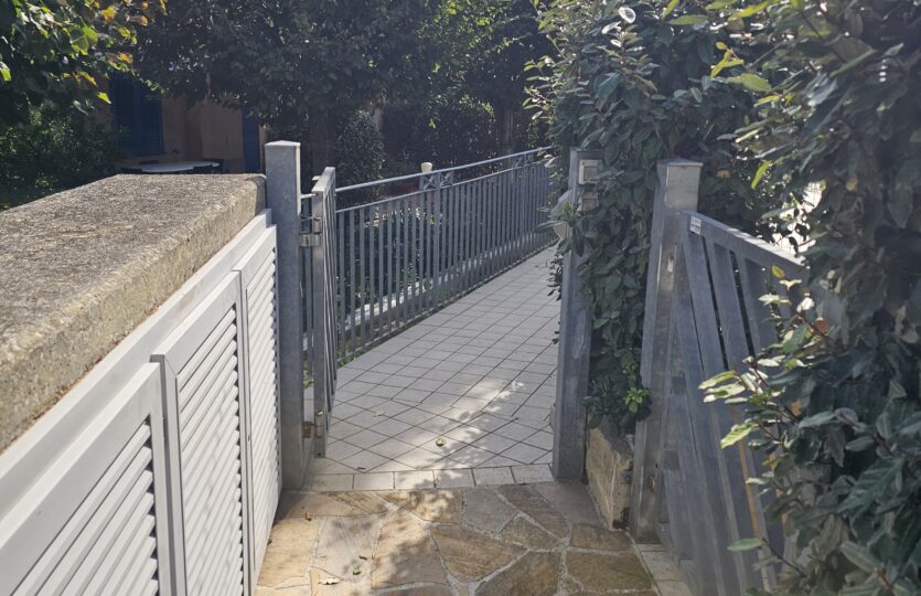 Vialetto di accesso nel complesso residenziale